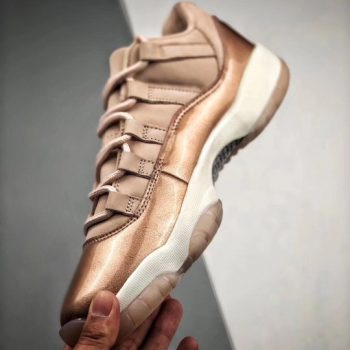 Air Jordan 11 Low WMNS 