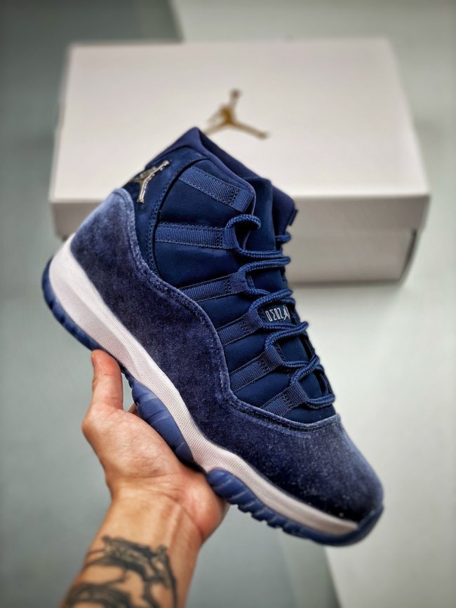 Air Jordan 11 Velvet Midnight Navy,Metallic Silver-White AR0715-441