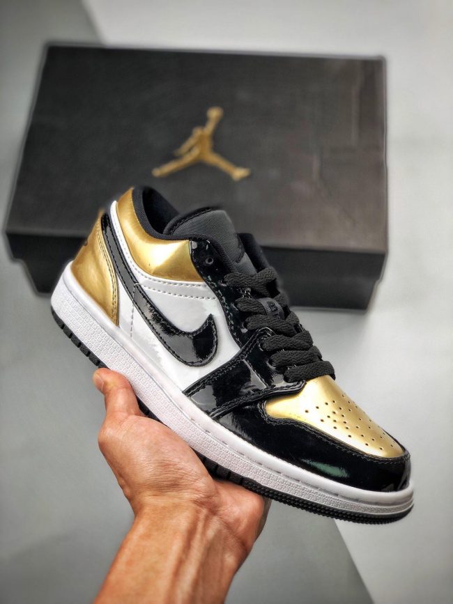 Air Jordan 1 Low " Gold Toe" CQ9447-700