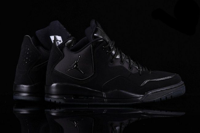 Jordan Courtside 23 'Triple Black' AR1000-001